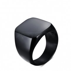 černý pánský prsten s gravírováním